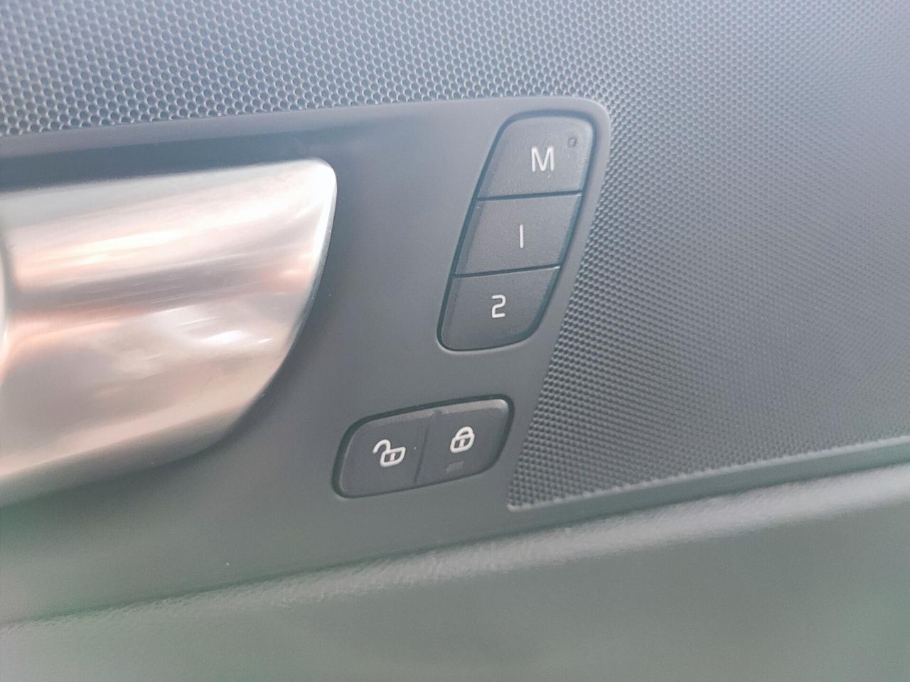 Volvo XC 60 XC60 B4 (d) AWD automatico Ultimate Dark