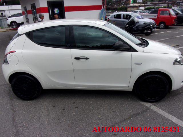 LANCIA Ypsilon 1.0 FireFly 5 porte S&S Hybrid Ecochic Silver