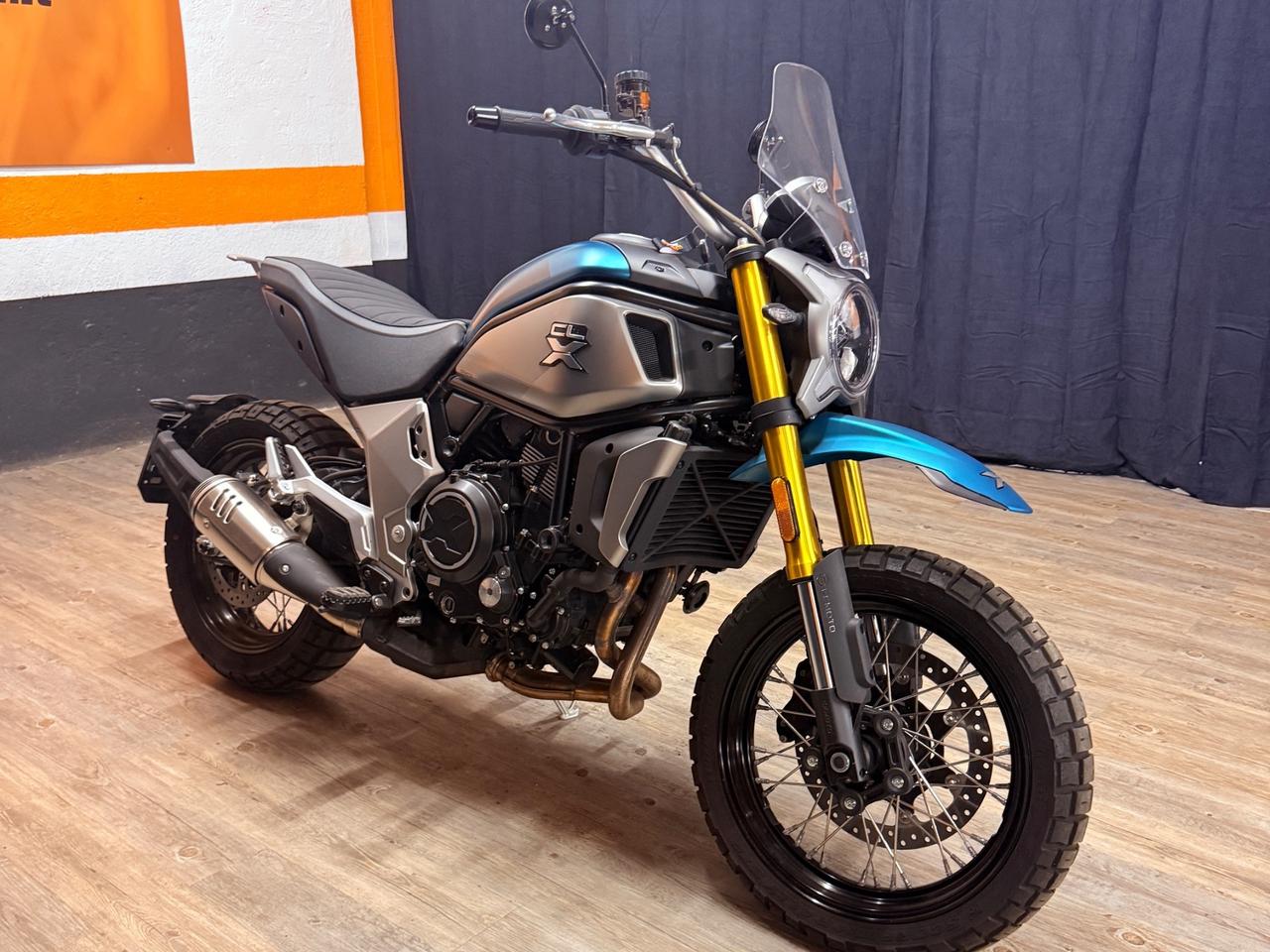 MERAVIGLIOSA CF-MOTO CON SOLI 2332 KM UNICO PROPRIETARIO