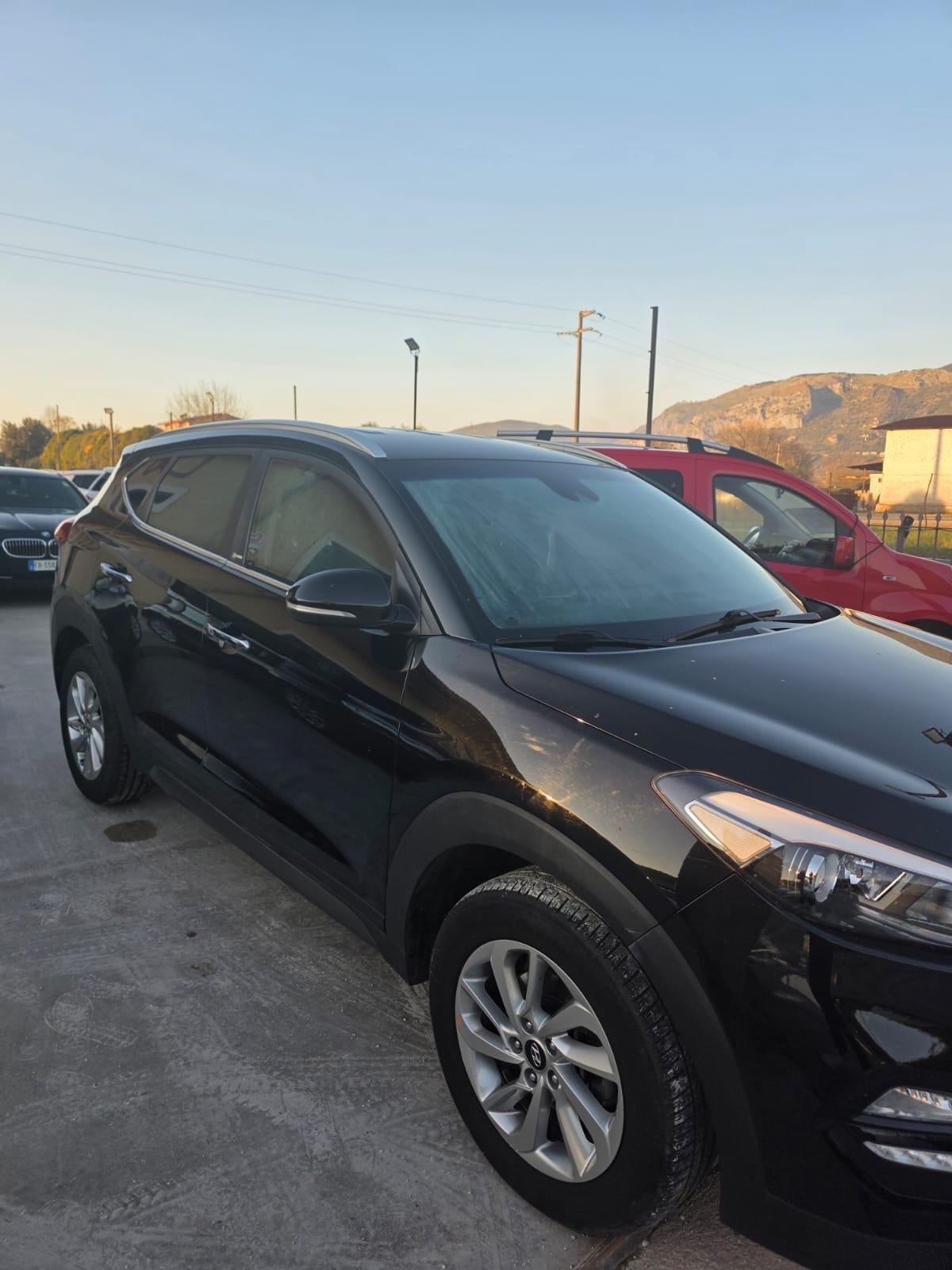 Hyundai Tucson 1.7 CRDi cambio automatico garantita 12 mesi