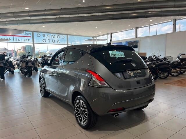 Lancia Ypsilon 1.0 firefly hybrid Silver *18.000 KM*