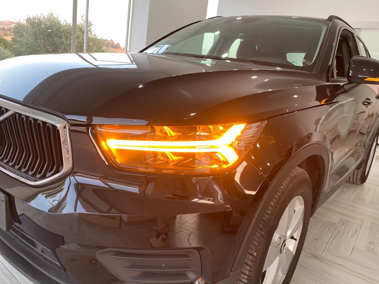 Volvo XC40 2.0D 150cv auto. Iscription FULL LED/CAM2020