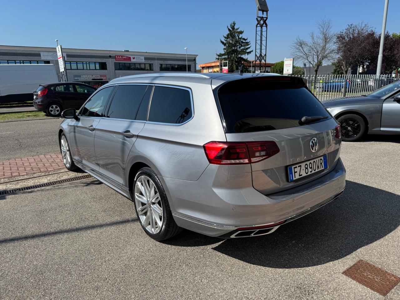 Volkswagen Passat Variant 2.0 TDI SCR EVO DSG Executive R-Line EURO6D TEMP