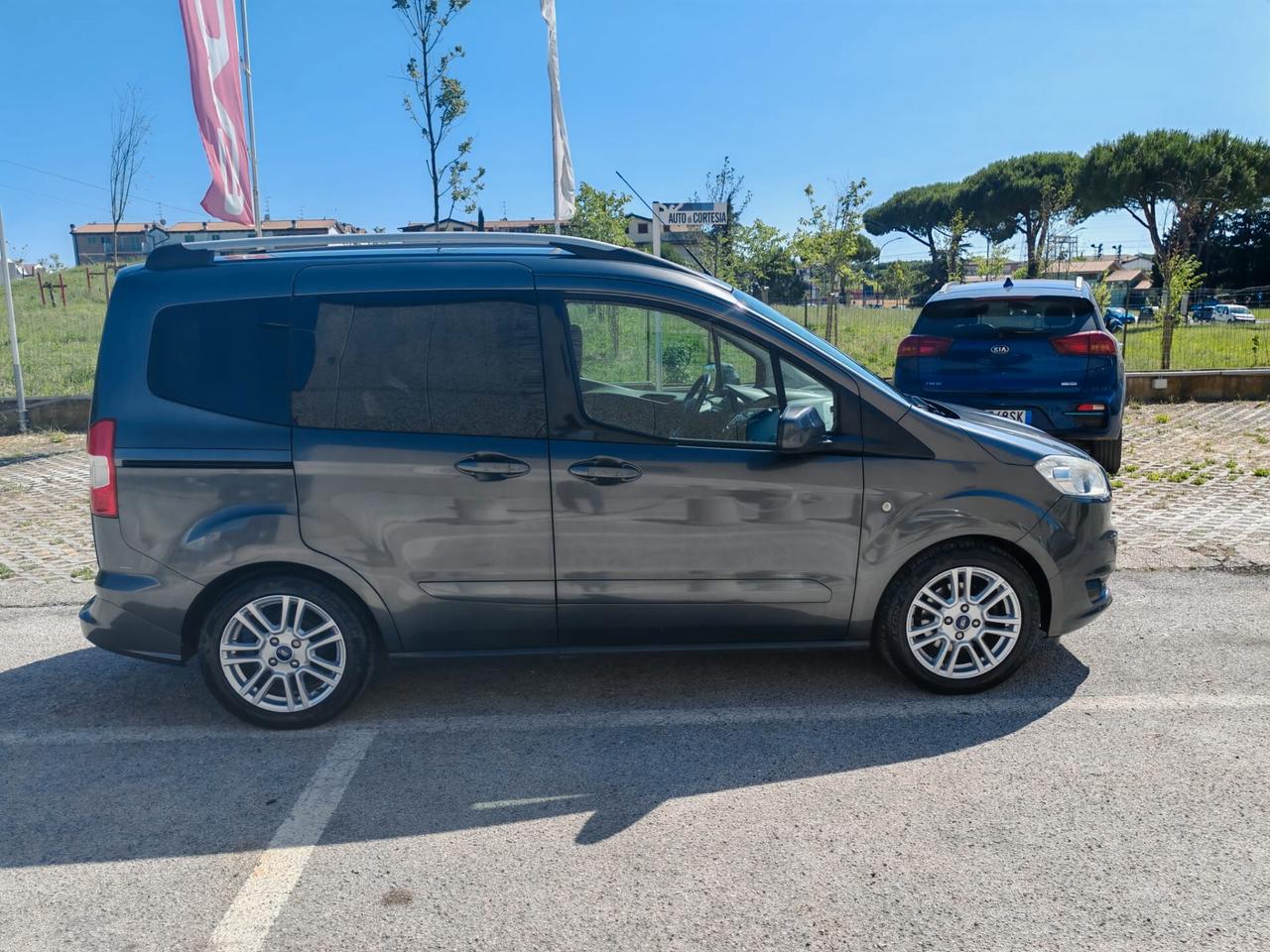 Ford Tourneo Courier 1.5 TDCI 95 CV Titanium