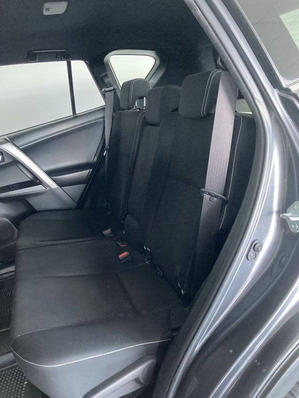 Toyota RAV4 Rav4 2.0 d-4d Lounge 2wd mt my17