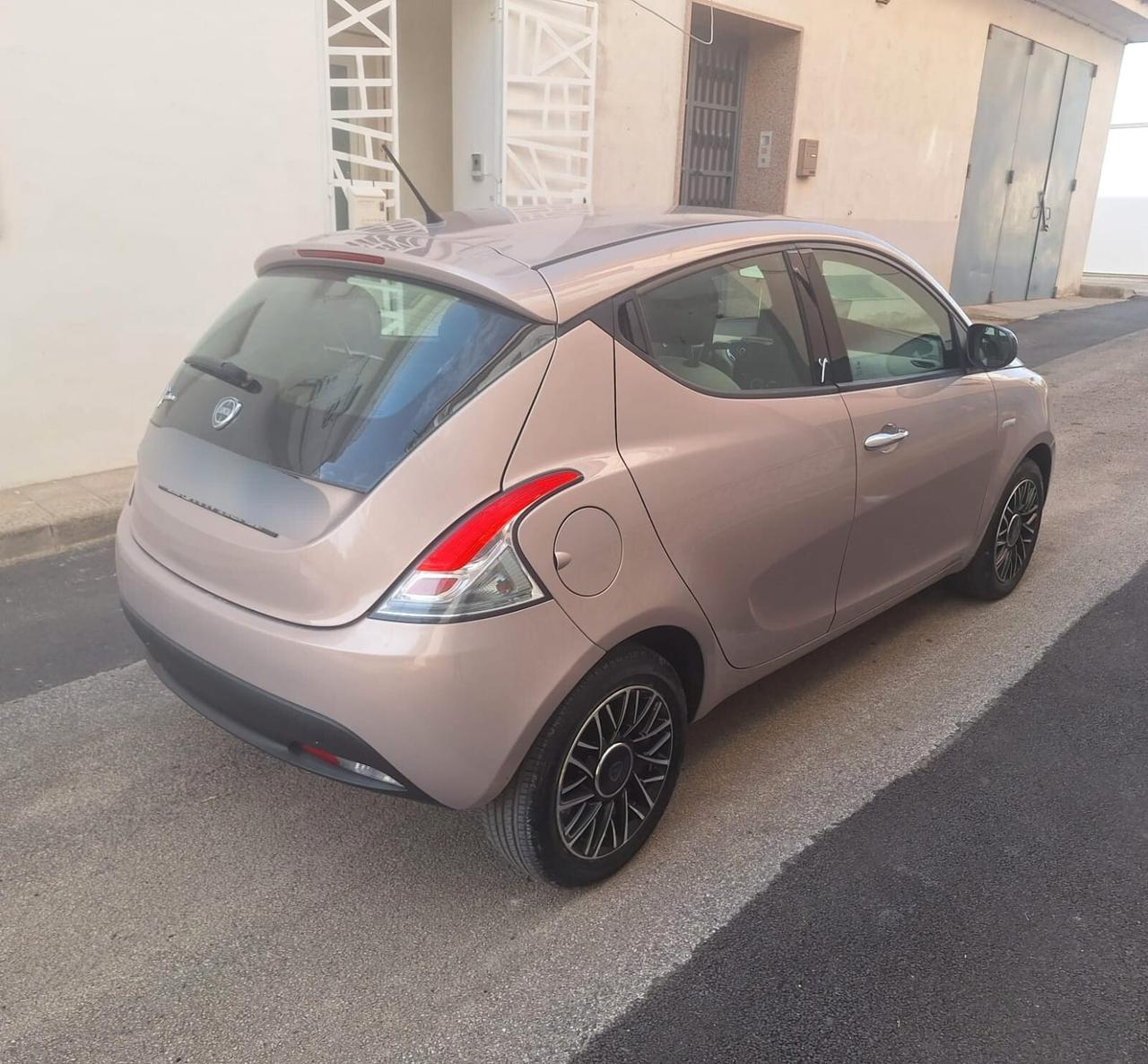 Lancia Ypsilon 1.3 MJT 16V 95 CV 5 porte S&S Gold