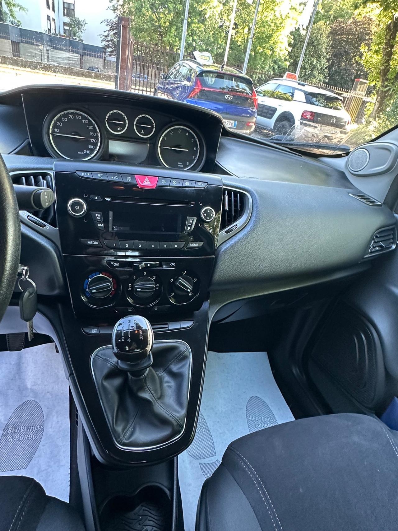 Lancia Ypsilon 1.2 69 CV 5 porte S&S Gold
