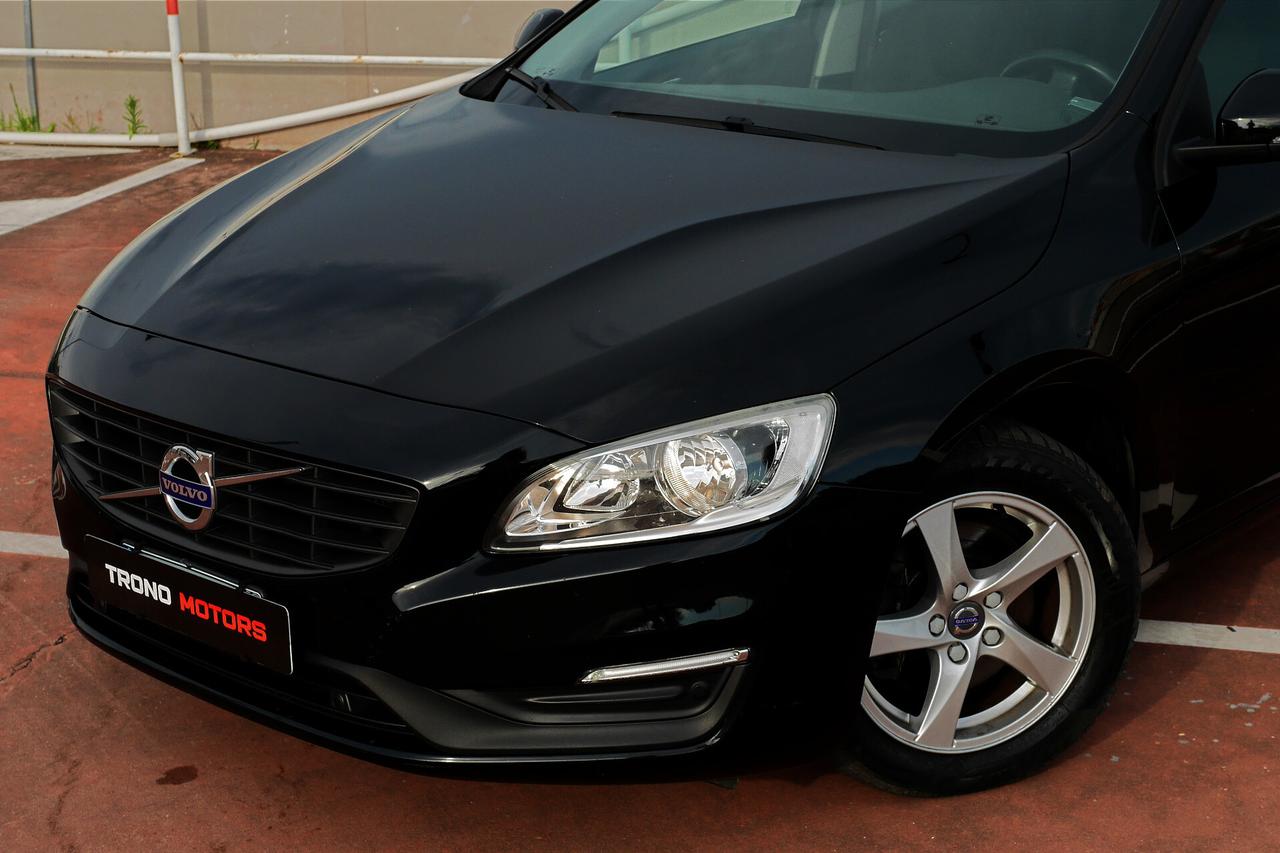 Volvo V60 D2 R-design