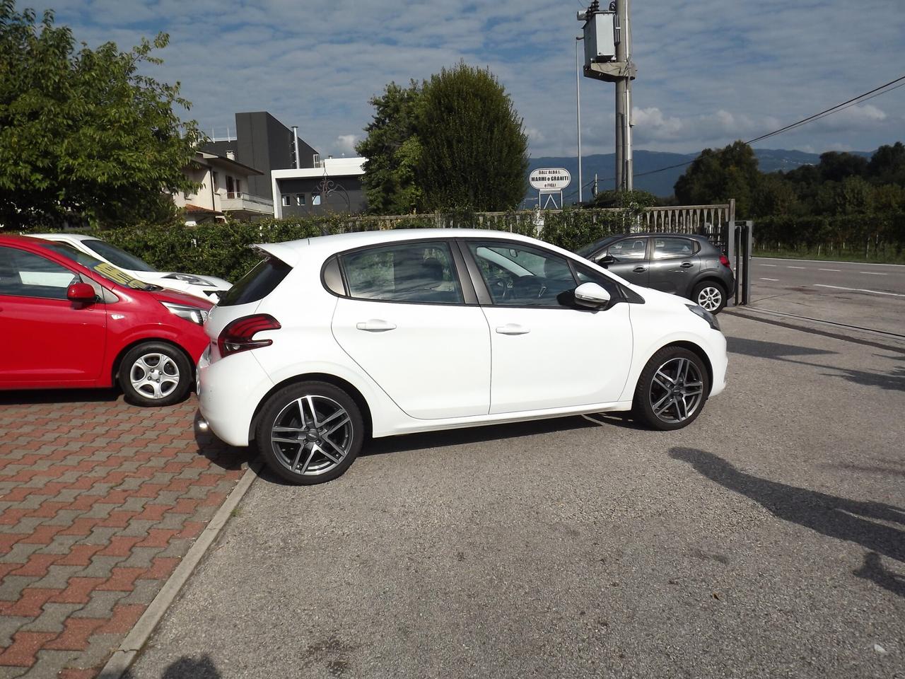 Peugeot 208 PureTech 68 5 porte SPORT