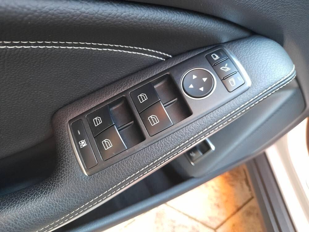 MERCEDES GLA 180 D SPORT