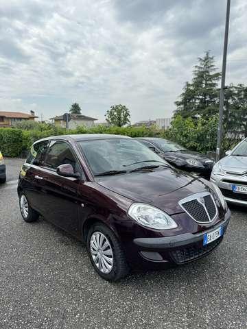 Lancia Ypsilon 1.4 8v Argento ecochic Gpl fino 2029
