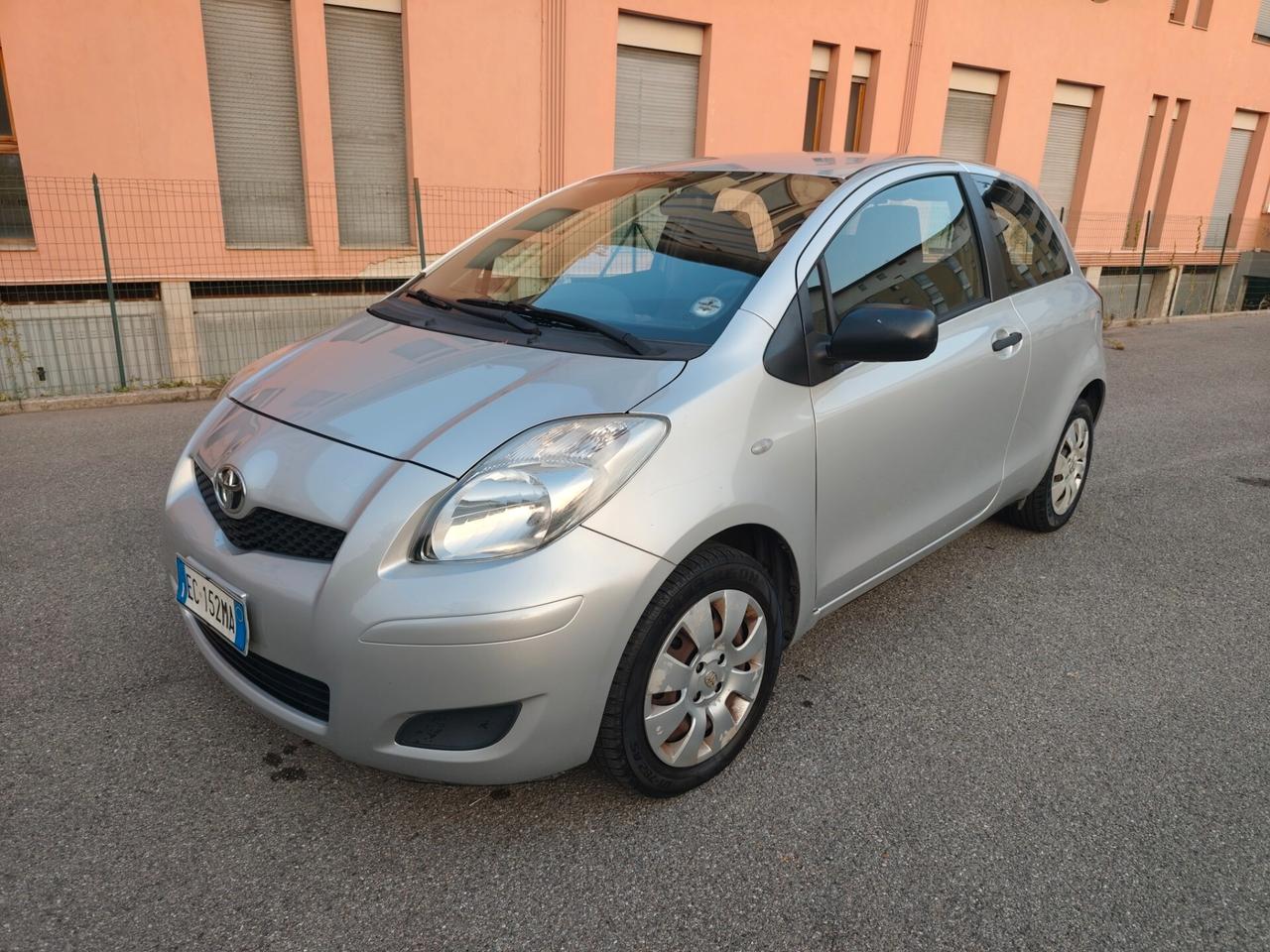 Toyota Yaris 1.0 benzina euro 4 neopatentati