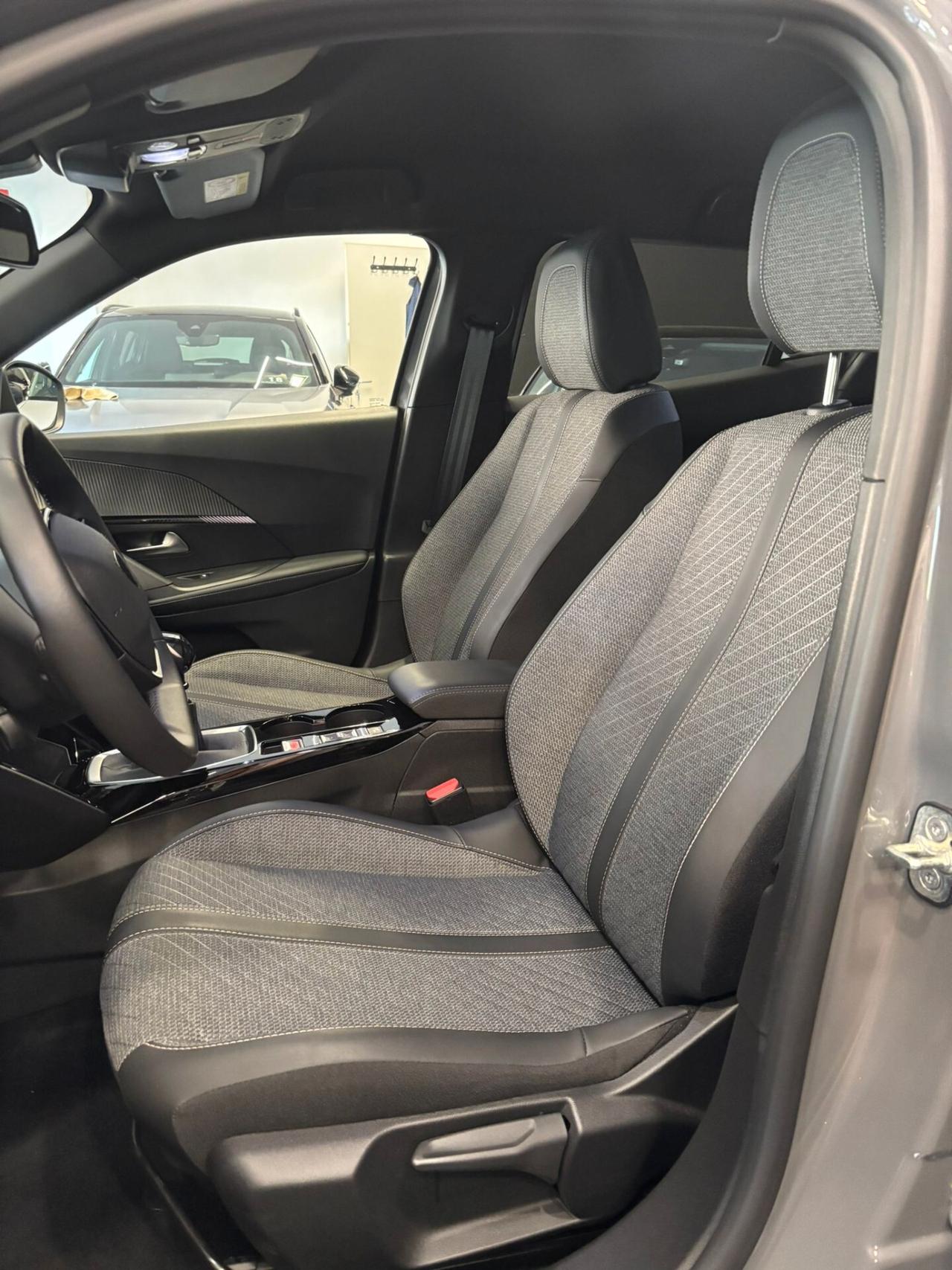 Peugeot 2008 1.2 PureTech 100 S&S Allure