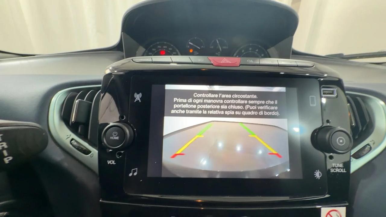 Lancia Ypsilon 1.0 Hybrid Platino full optional