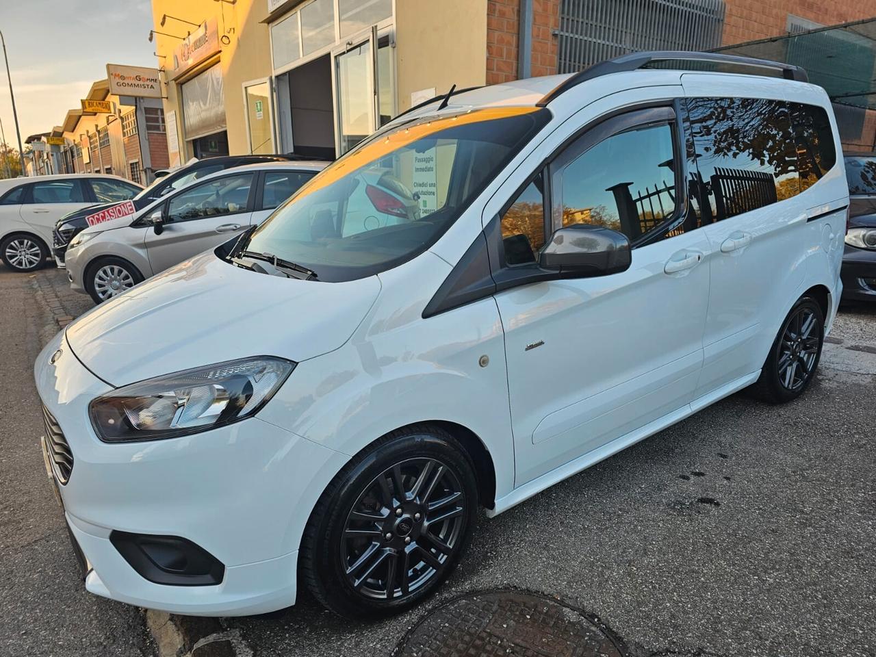 Ford Tourneo Courier 1.5 TDCi 100cv Sport*S&S*Navi*Pdc*Euro6*