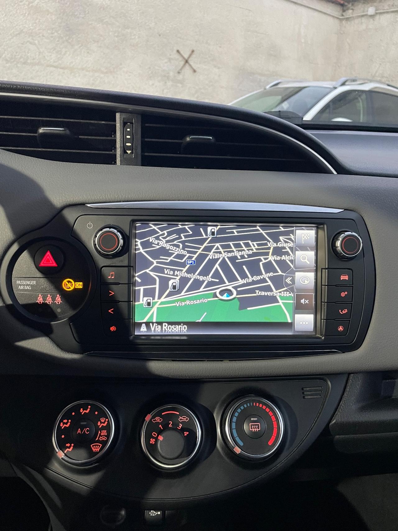 Toyota Yaris 1.0 5 porte Lounge Full navigatore retrocamera dal nord Italia