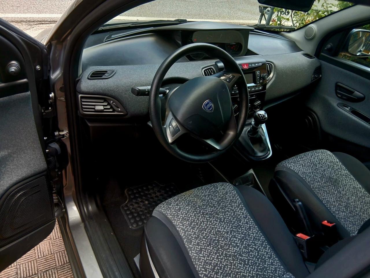 Lancia Ypsilon 1.0 FireFly 5 porte S&S Hybrid Silver Plus