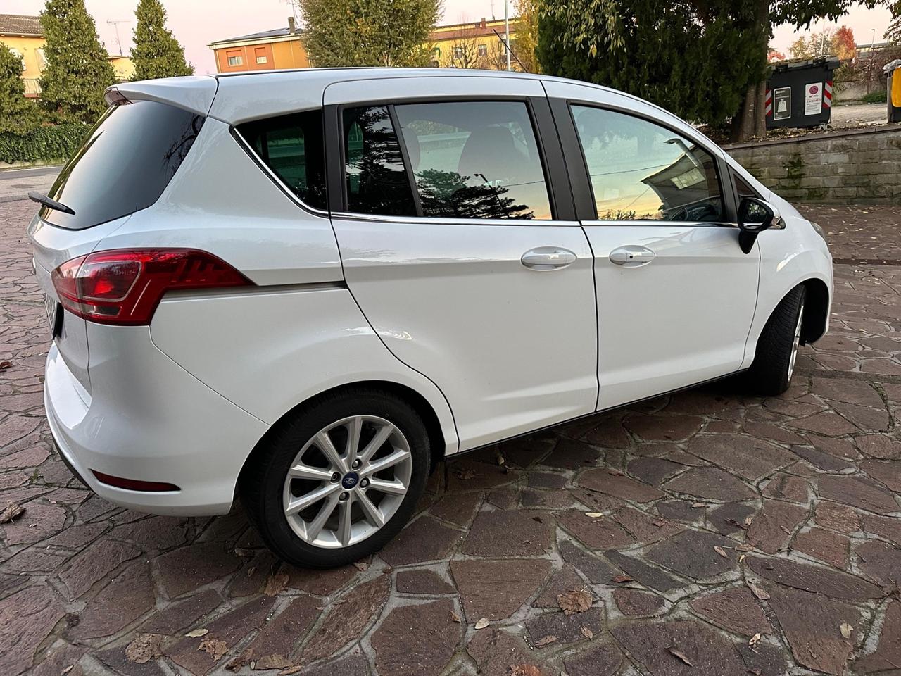Ford B-Max 1.4 90 CV GPL Titanium Neopatentati