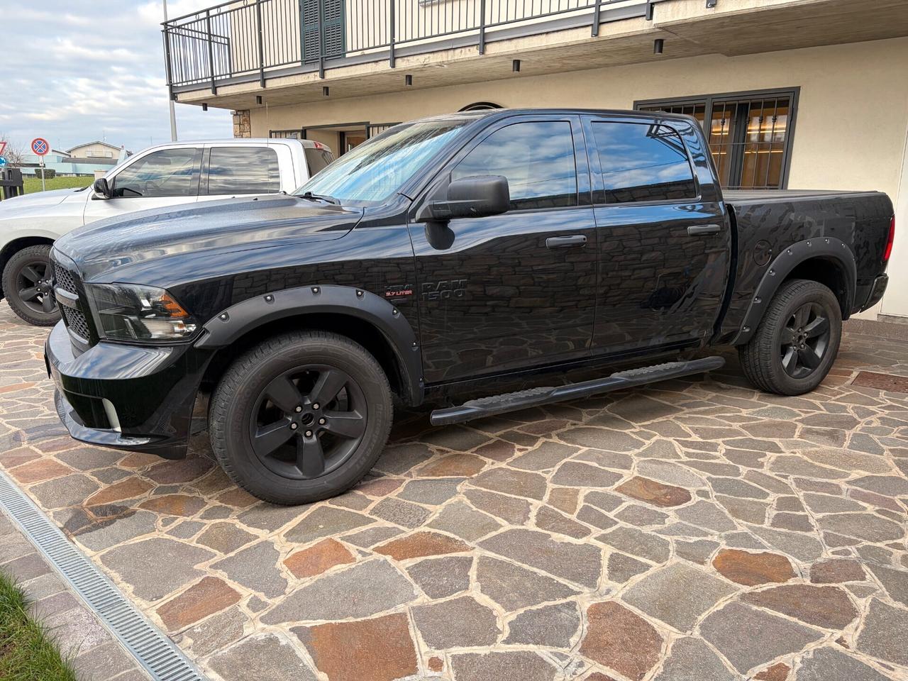 Dodge RAM 1500 HEMI 5.7 V8