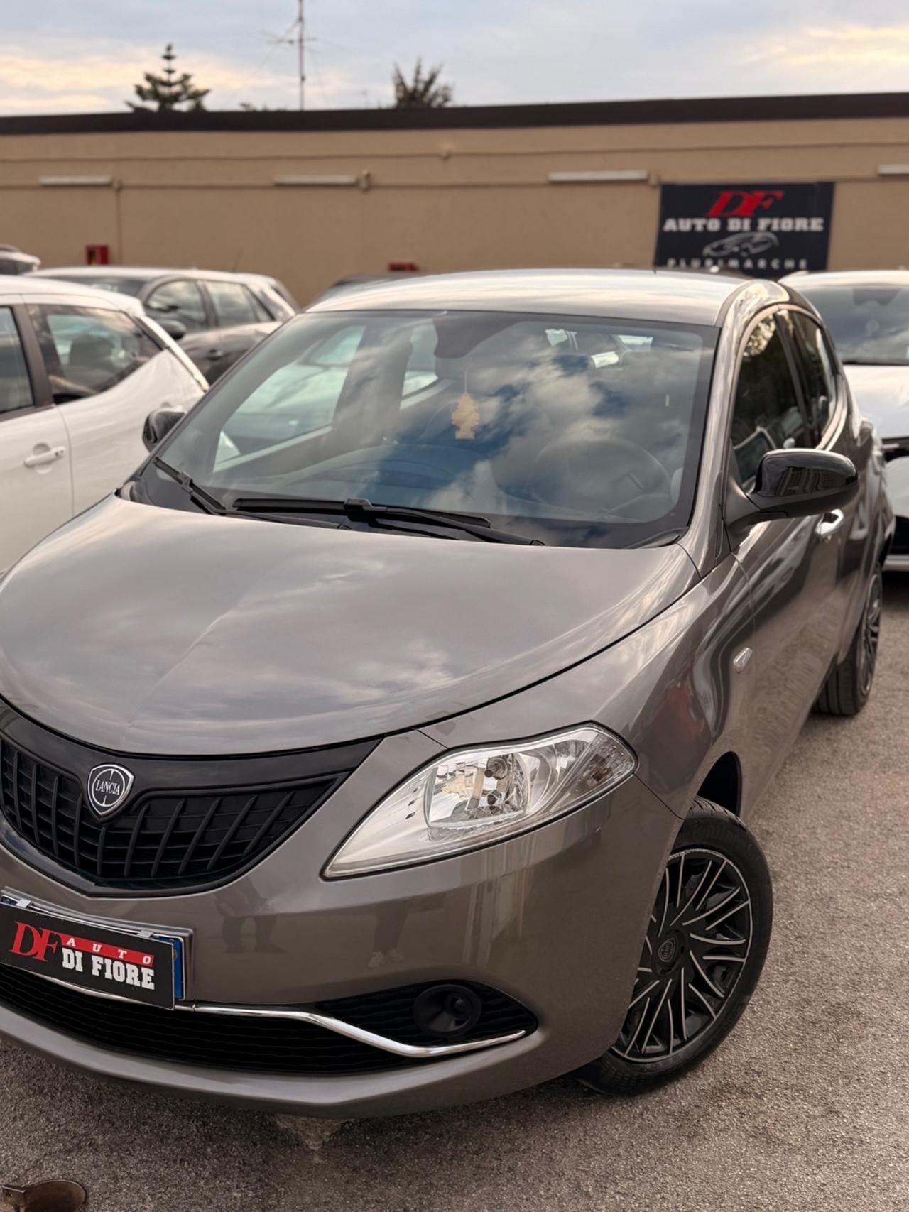 Lancia Ypsilon 1.0 Hybrid Gold CAR PLAY