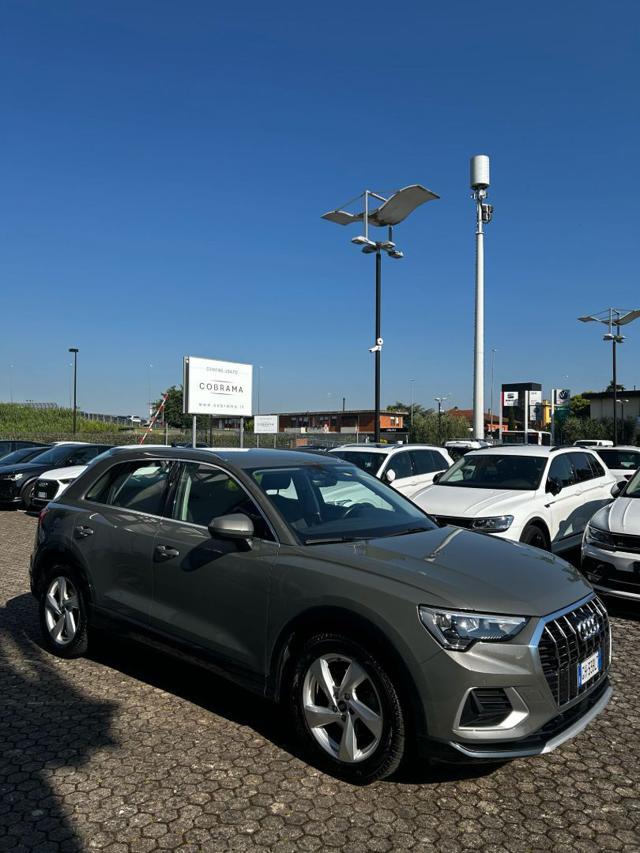 AUDI Q3 35 TDI S tronic Business Advanced