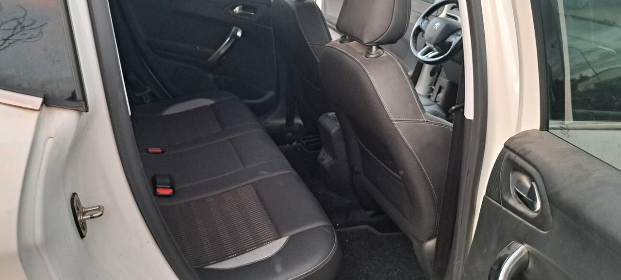 Peugeot 3008 BlueHDi 130 S&S EAT8 Crossway