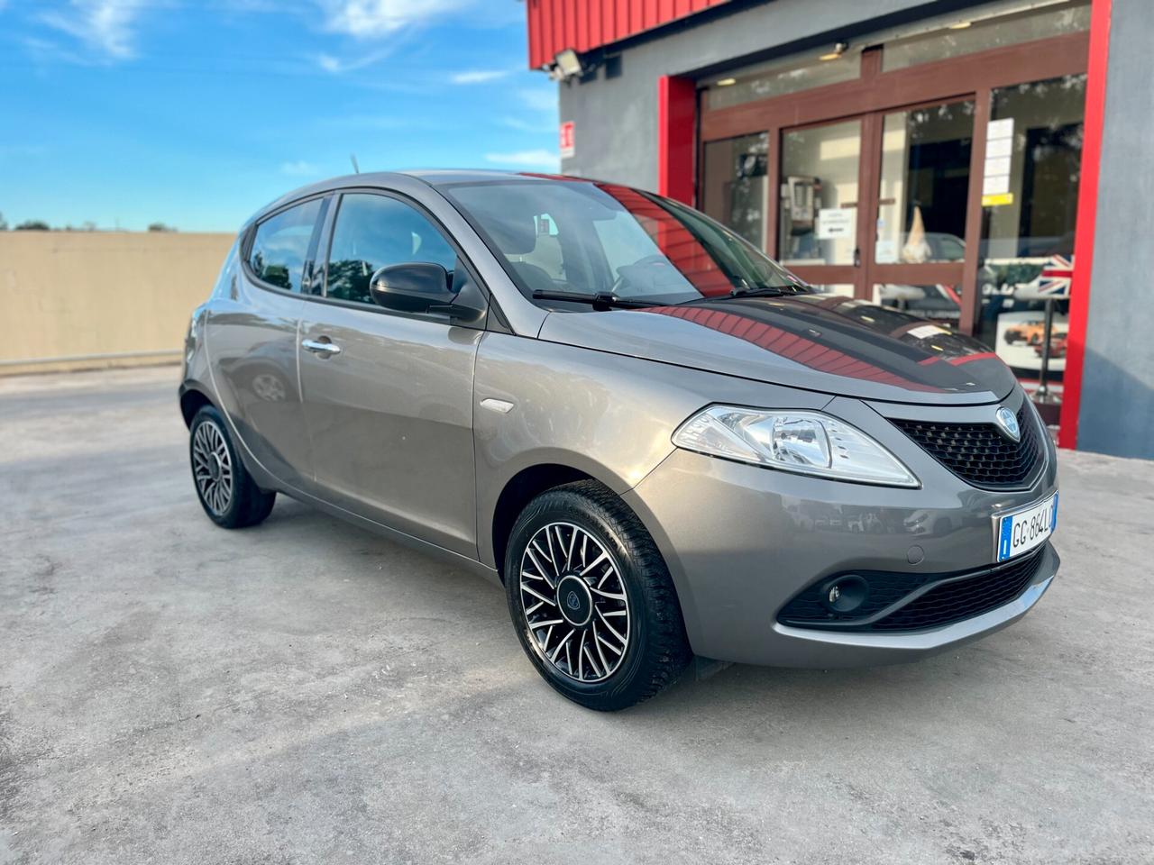 Lancia Ypsilon 1.0 FireFly 5 porte S&S Hybrid Ecochic
