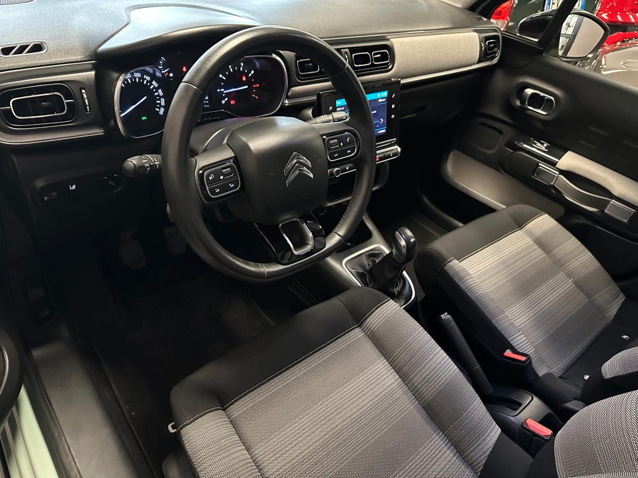 Citroen C3 1.2 Shine 82cv - Neopatentati unicoPro