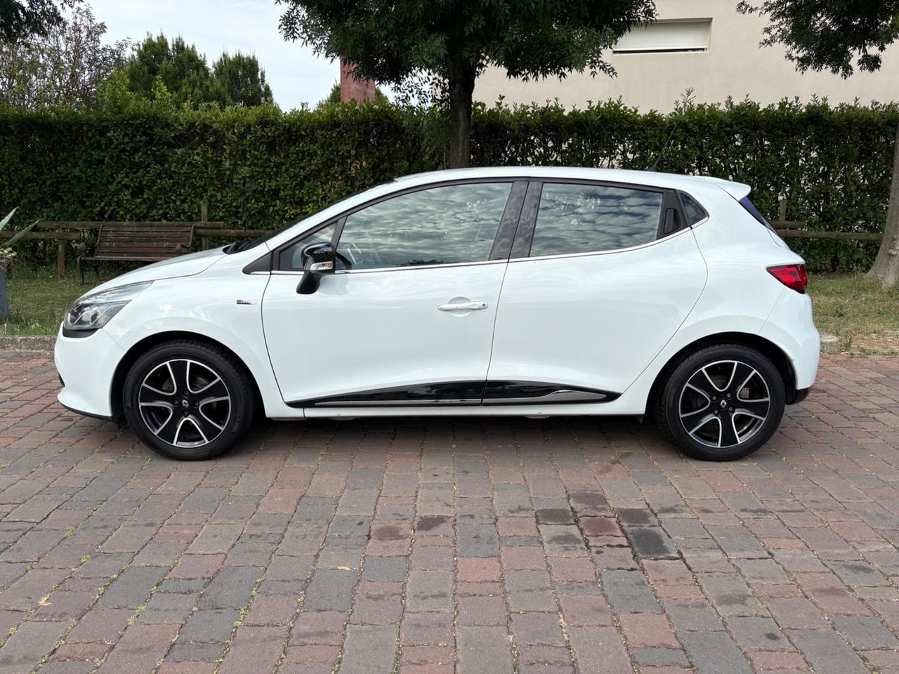 Renault Clio 1.2 75CV Duel