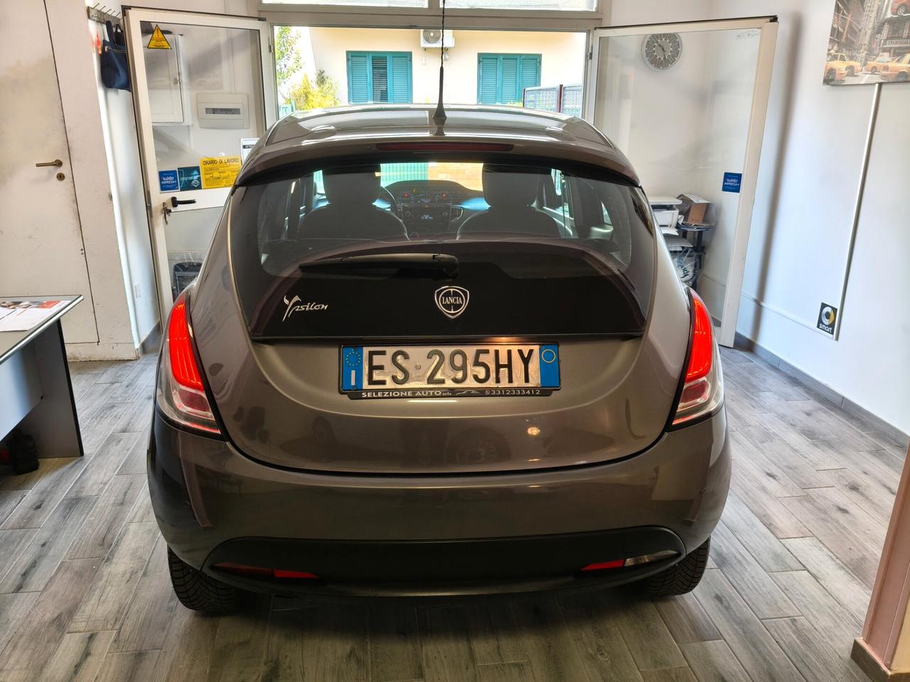 Lancia Ypsilon 5 porte Metano Ecochic Gold