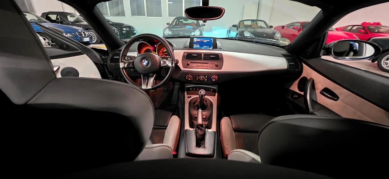 Bmw Z4 3.0si Coupé Carbon-Schwarz