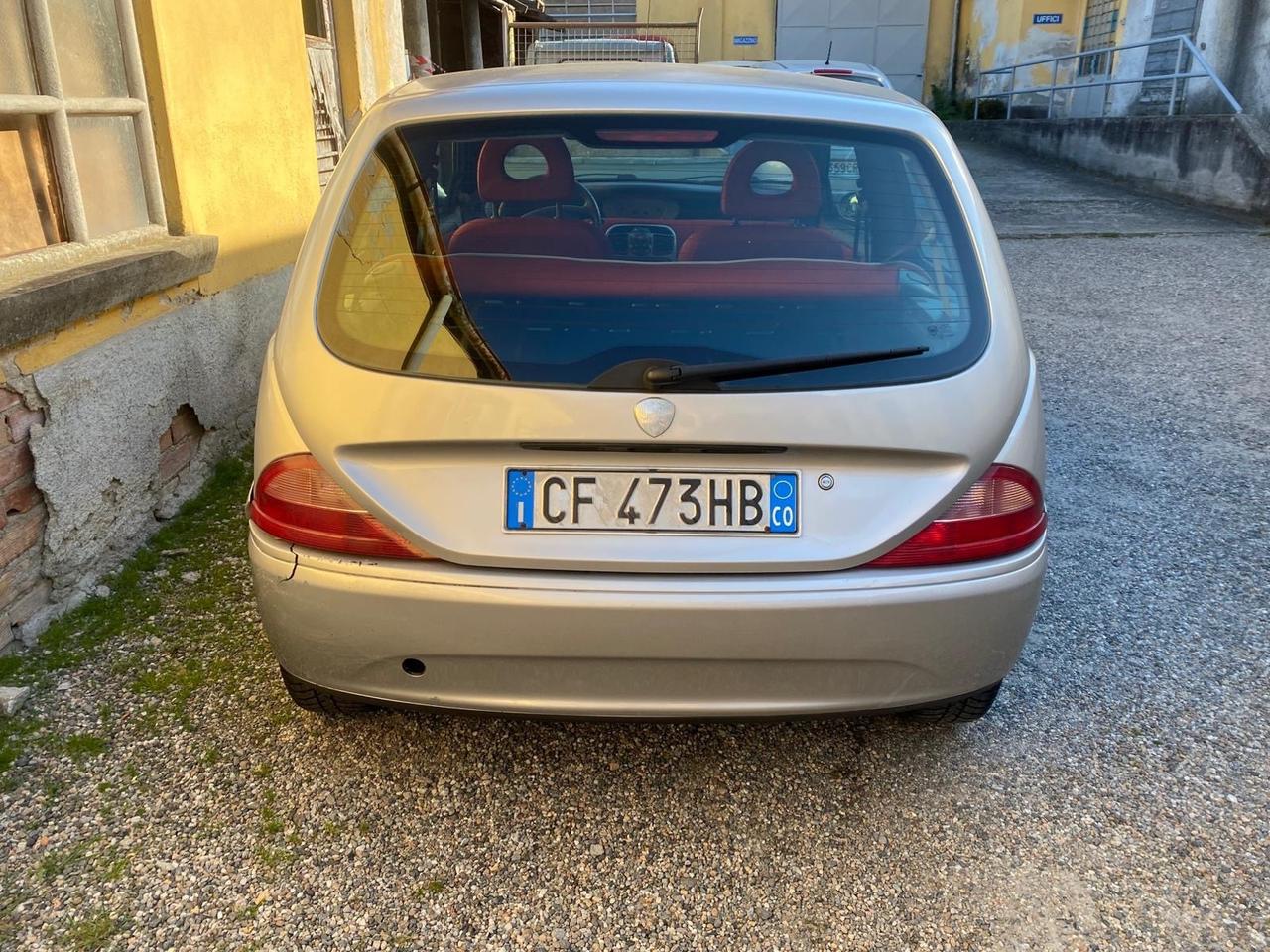 Lancia Ypsilon 1.2 neopatentati