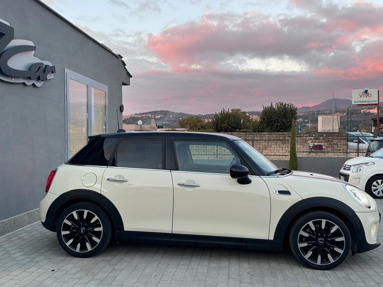 Mini Cooper D 1.5 5 porte - TAGLIANDI CERT. - GARANZIA FINO A 5 ANNI