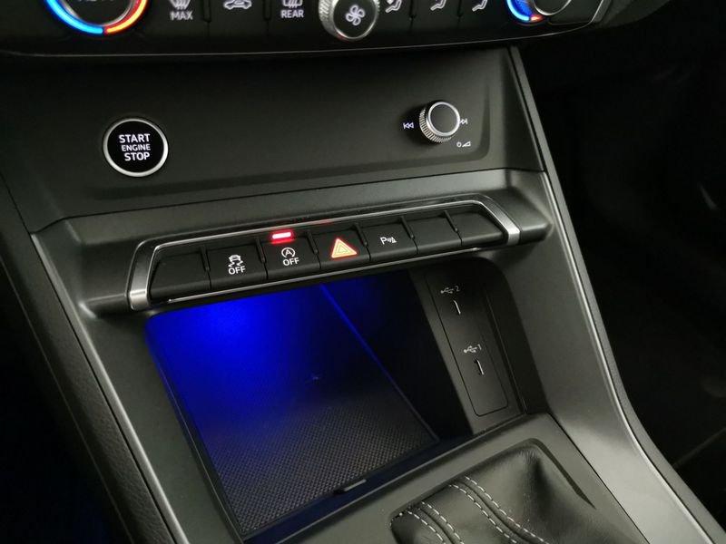 Audi Q3 35 1.5 tfsi Identity Black s-tronic