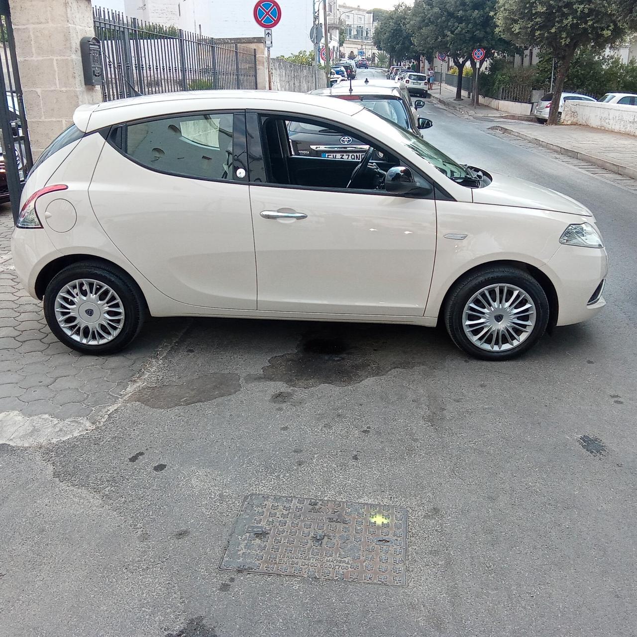 Lancia Ypsilon 1.2 69 CV 5 porte GPL Ecochic Gold