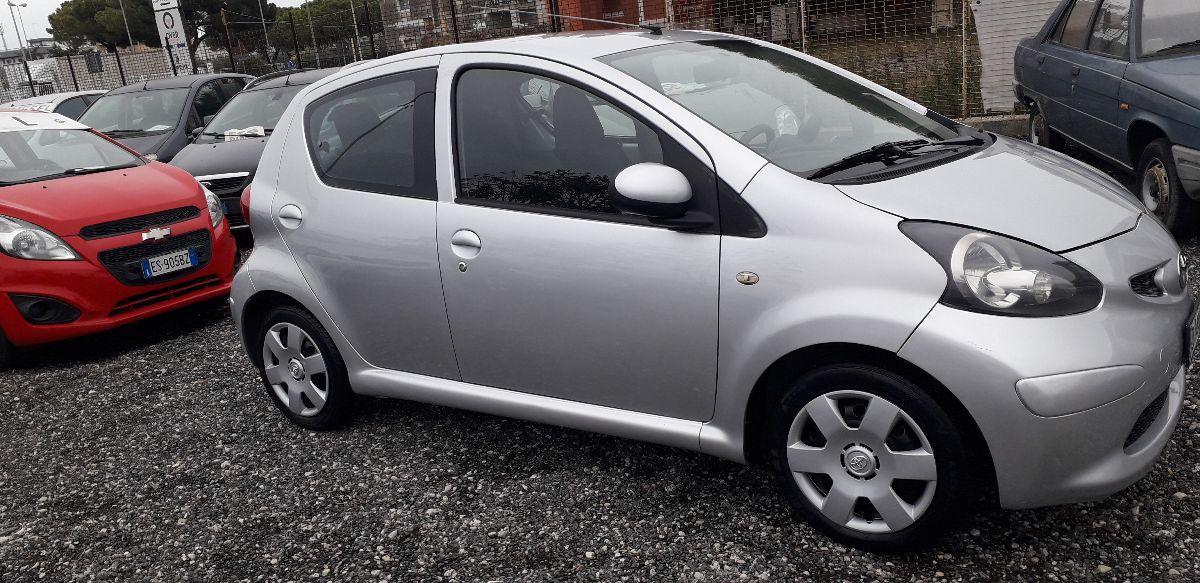 TOYOTA - Aygo - turbodiesel 5 porte Sol