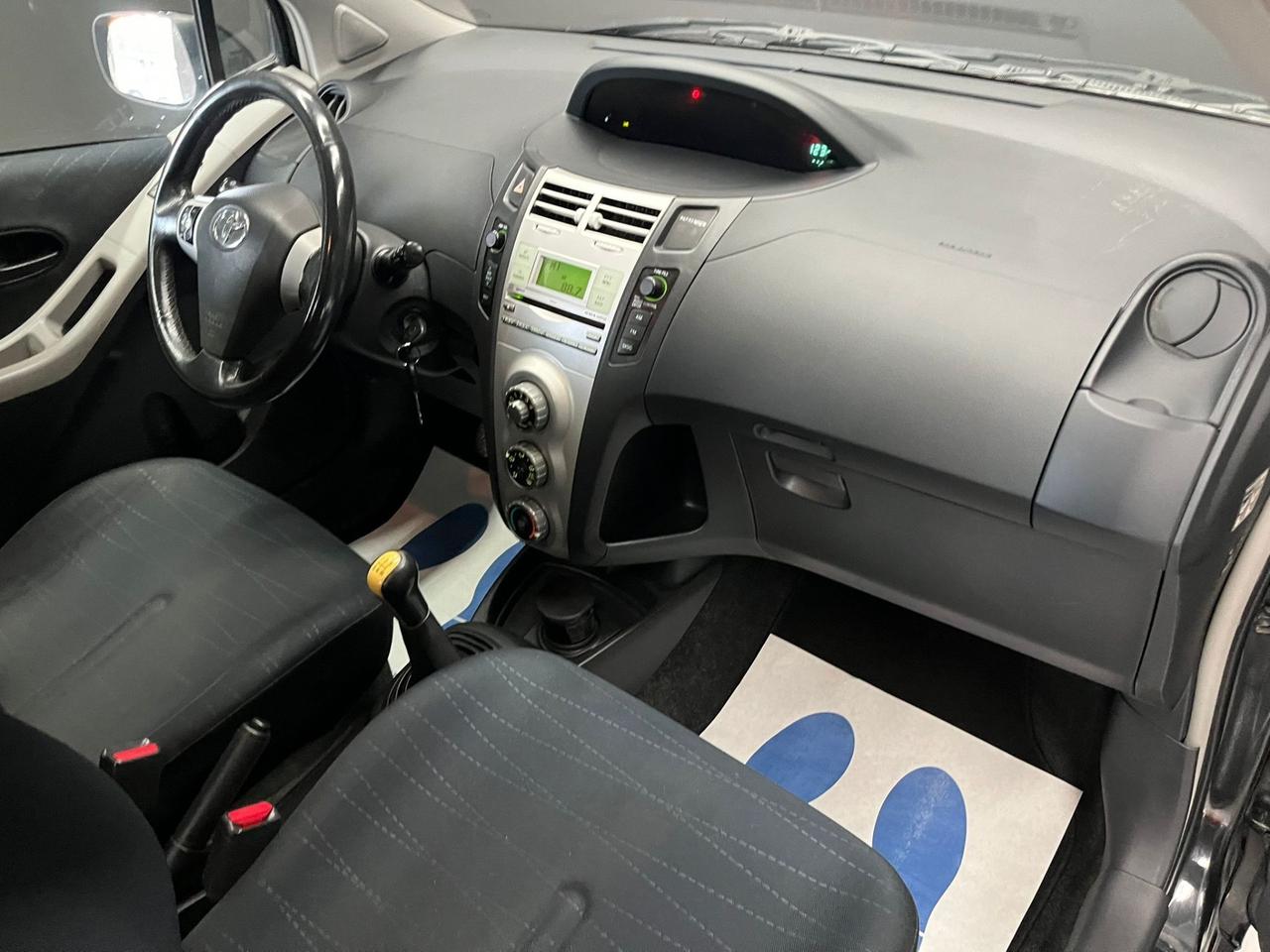 Toyota Yaris 1.3 5 porte Navi OK NEOPATENTATI