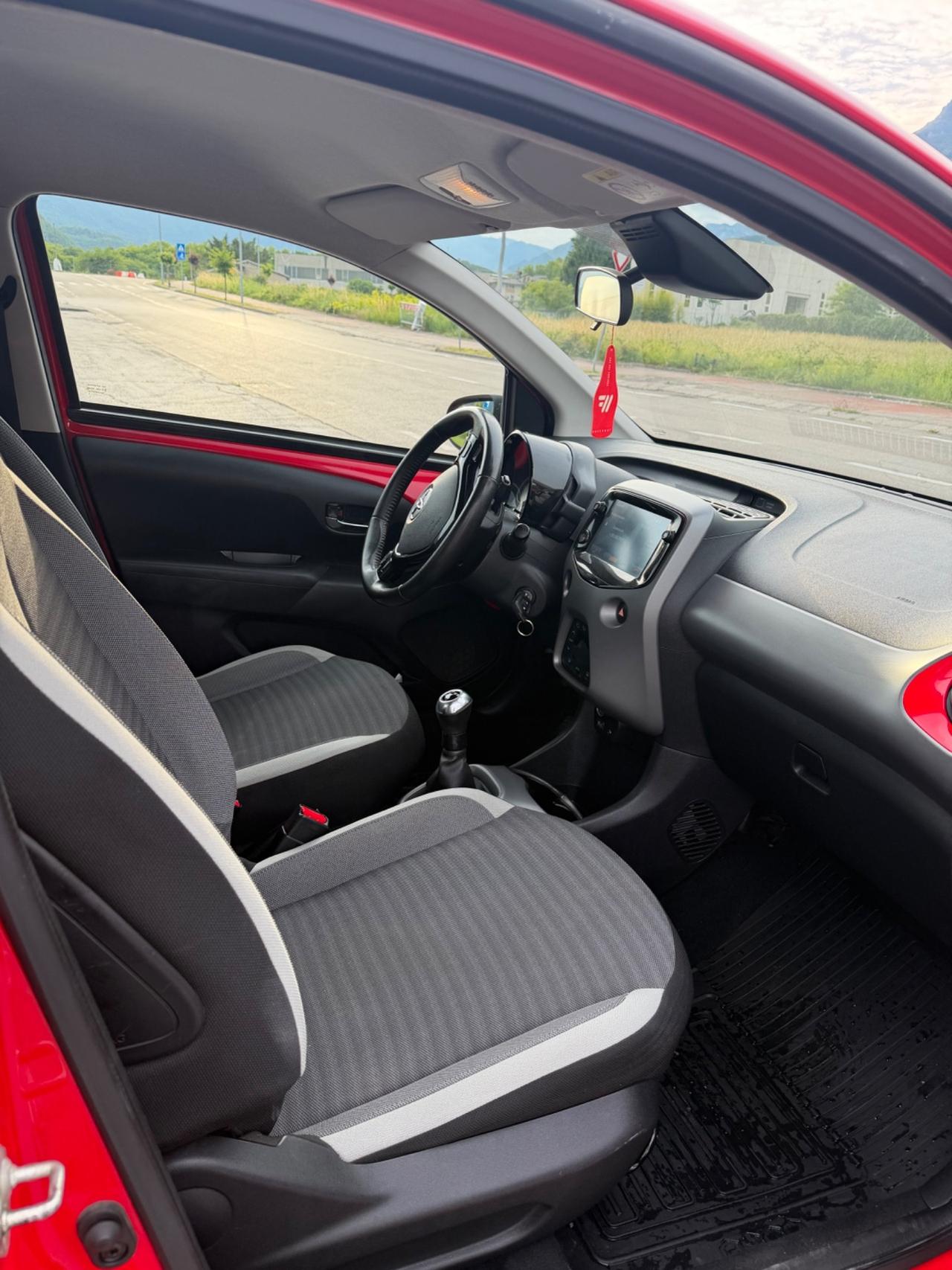 Toyota Aygo 1.0 VVT-i 72 CV 5 porte x-clusiv