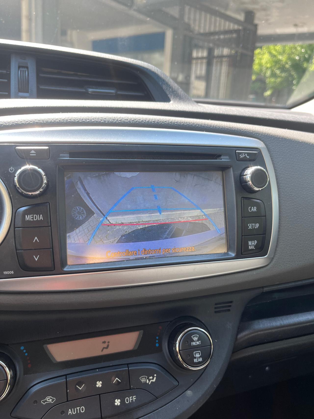 TOYOTA YARIS 1.0 BENZINA 5 PORTE - ANCHE PER NEOPATENTATI