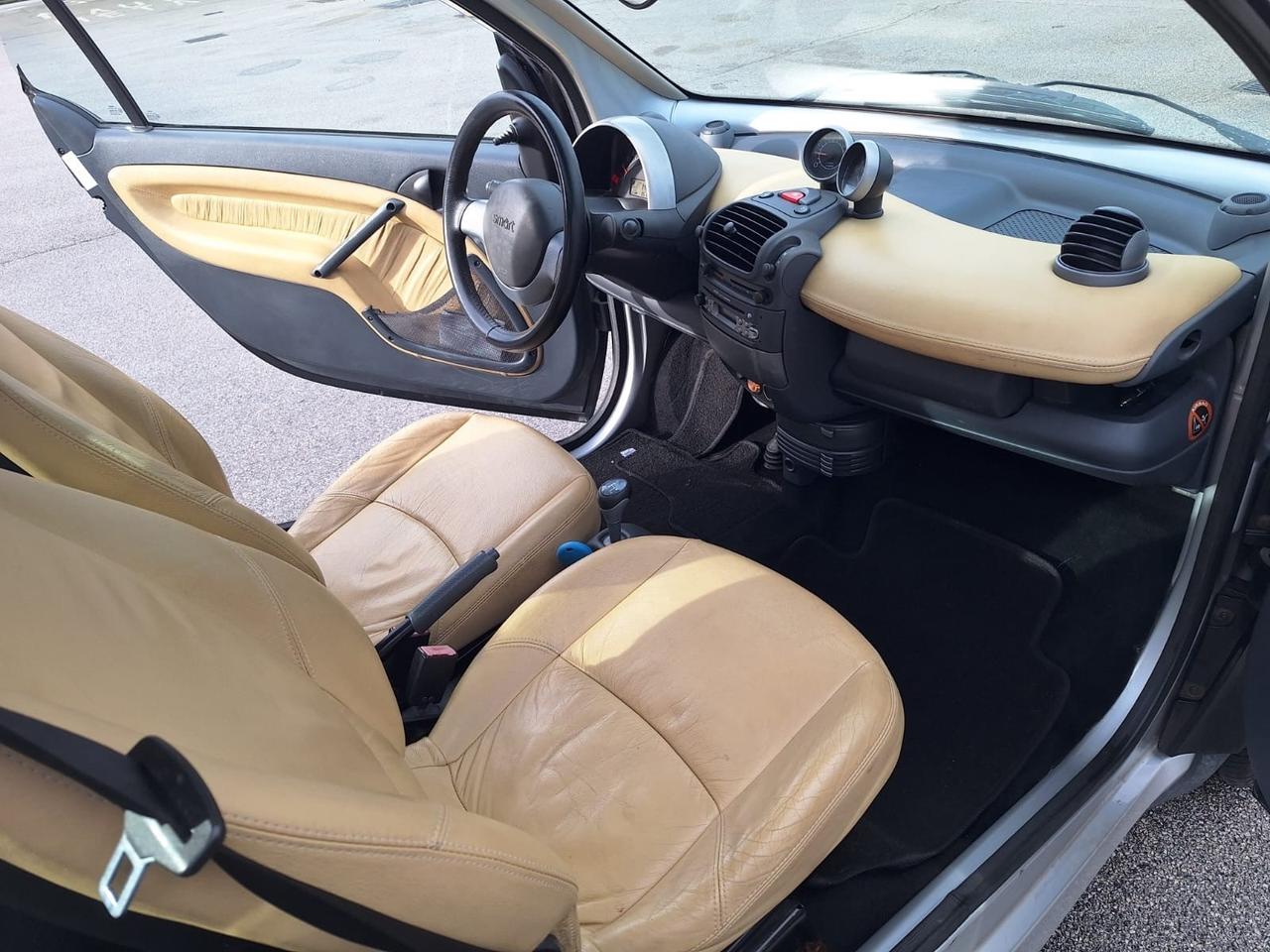 SMART FORTWO AUTOMATICA NEOPATENTATI 700 BENZINA 100.000 KM 2005.