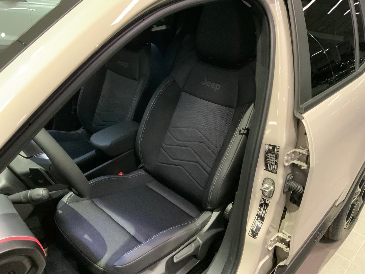 Jeep Avenger 1.2 Turbo 100 CV MHEV Summit