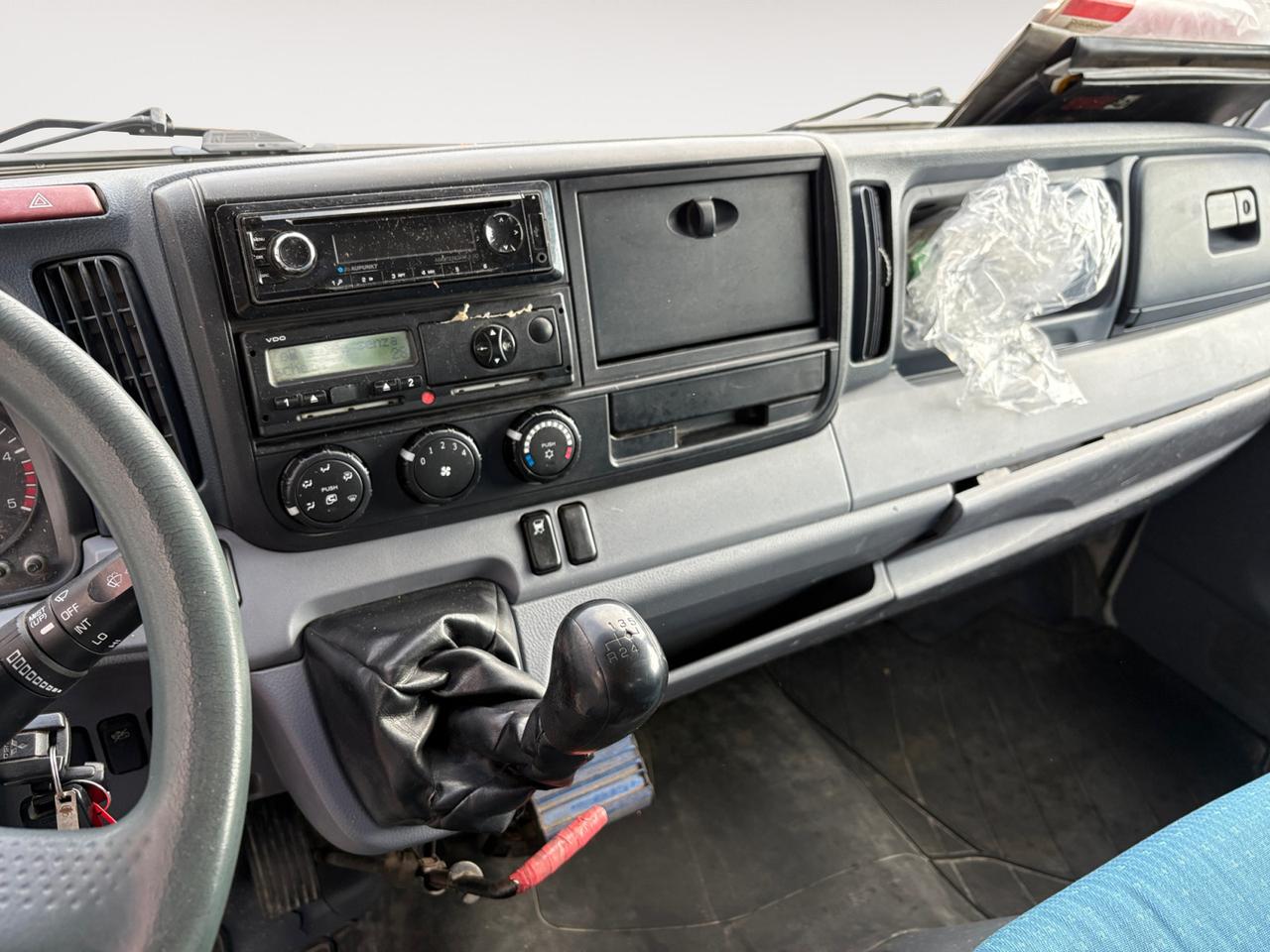 MITSUBISHI MITSUBISHI CANTER 75 CON GRU HIAB CASSONE PIANALATO