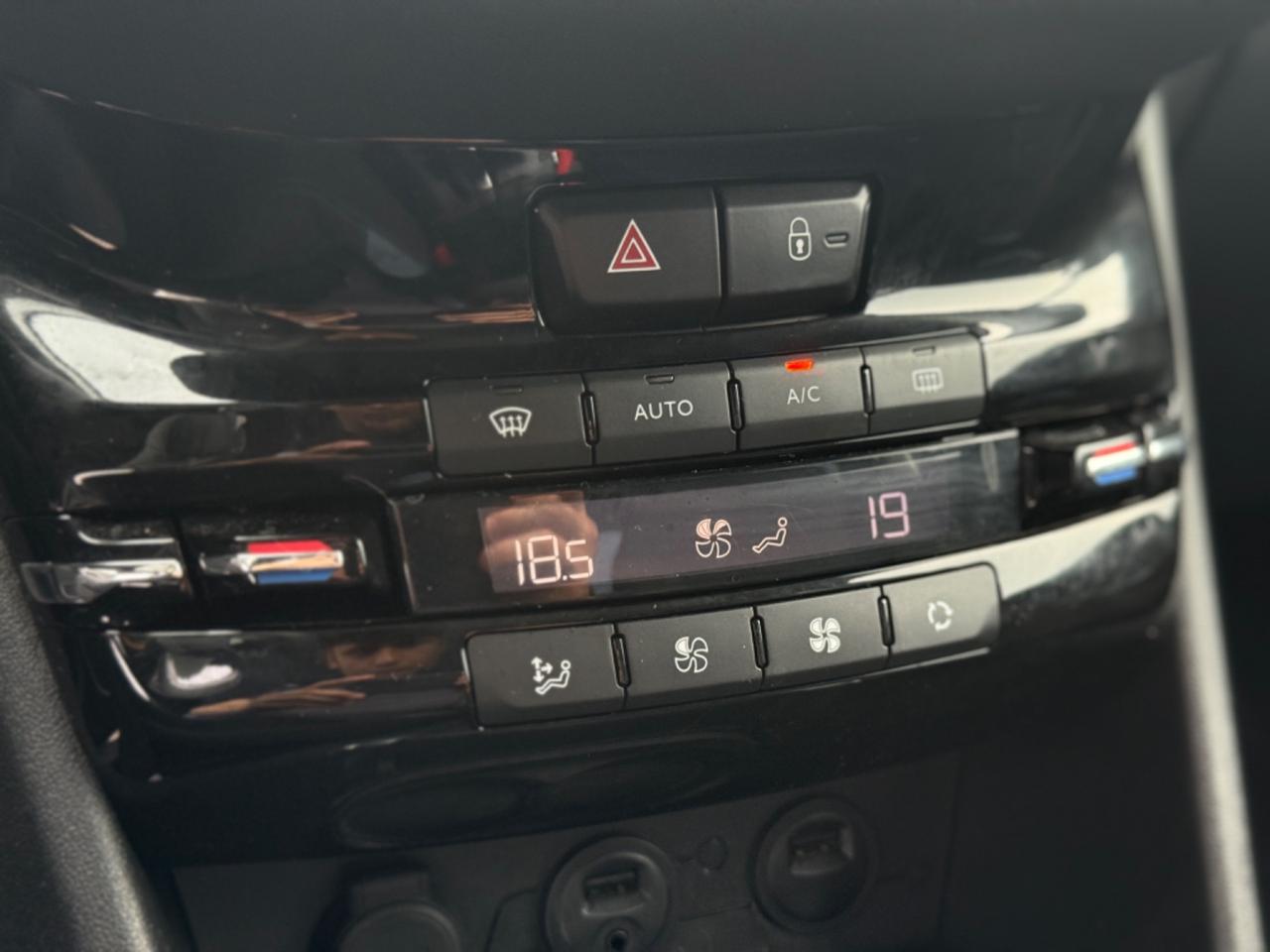 Peugeot 208 5p 1.4 hdi 73.000KM ORIGINALI!