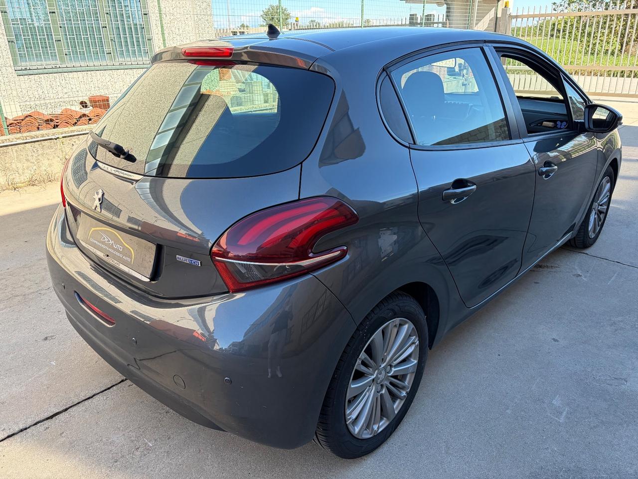 Peugeot 208 BlueHDi 75 5 porte Allure