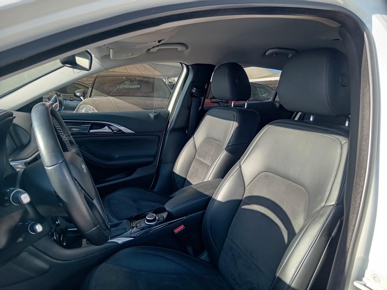 Infiniti Q30 1.5 diesel Premium Tech