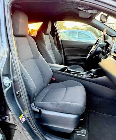 Toyota C-HR 1.8h Lounge 2wd e-cvt my18