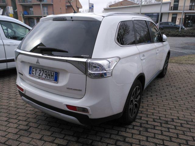 MITSUBISHI Outlander 2.2 DI-D 4WD Instyle 7p.