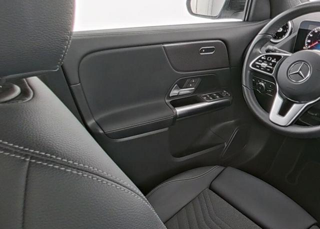 MERCEDES-BENZ GLA 180 Automatic Progressive Advanced