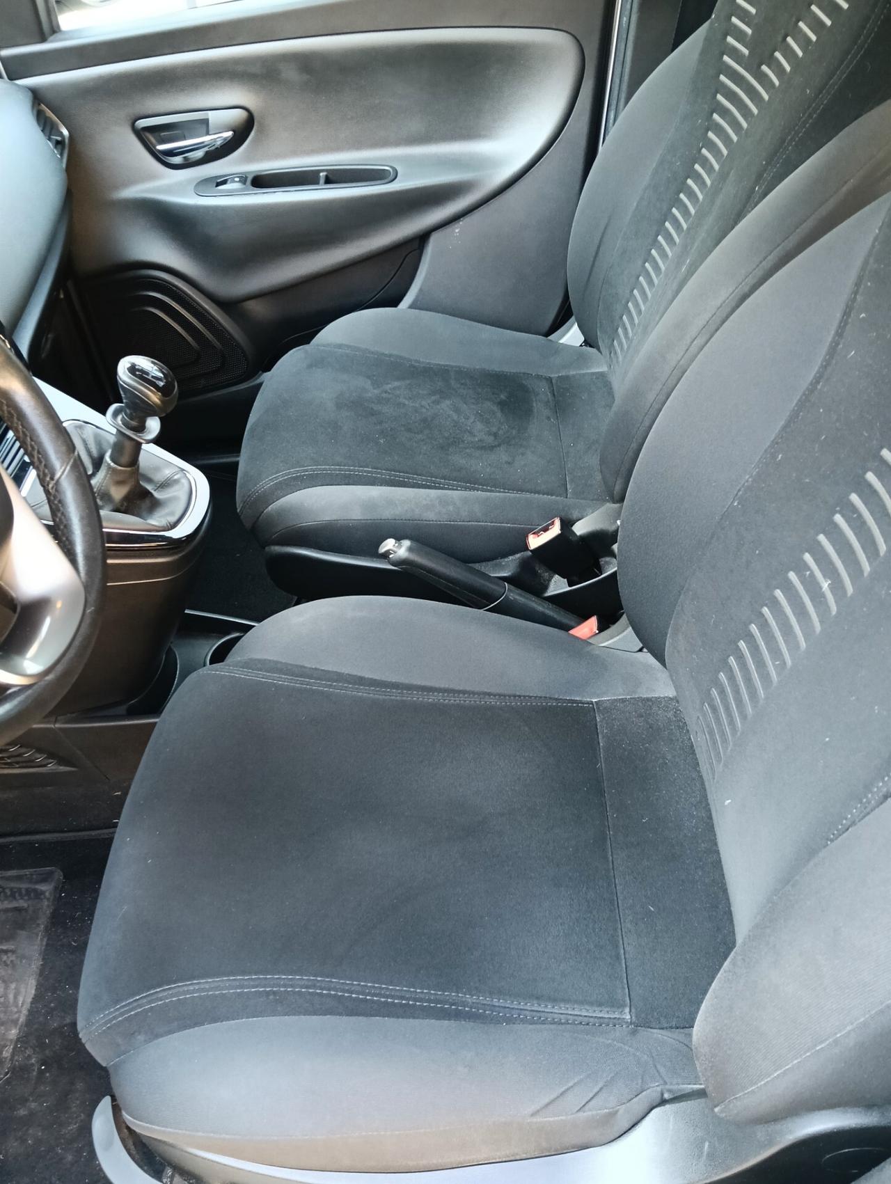 Lancia Ypsilon 1.2 69 CV 5 porte S&S Silver