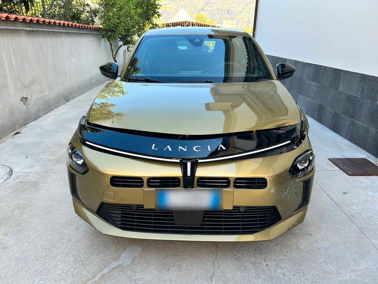 Lancia Ypsilon Hybrid 100CV e-DCT - 2025 Incidentata